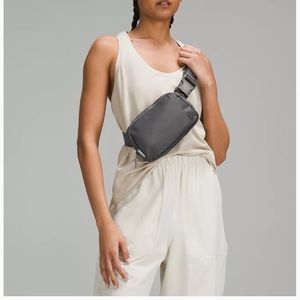 Lululemon everywhere belt bag